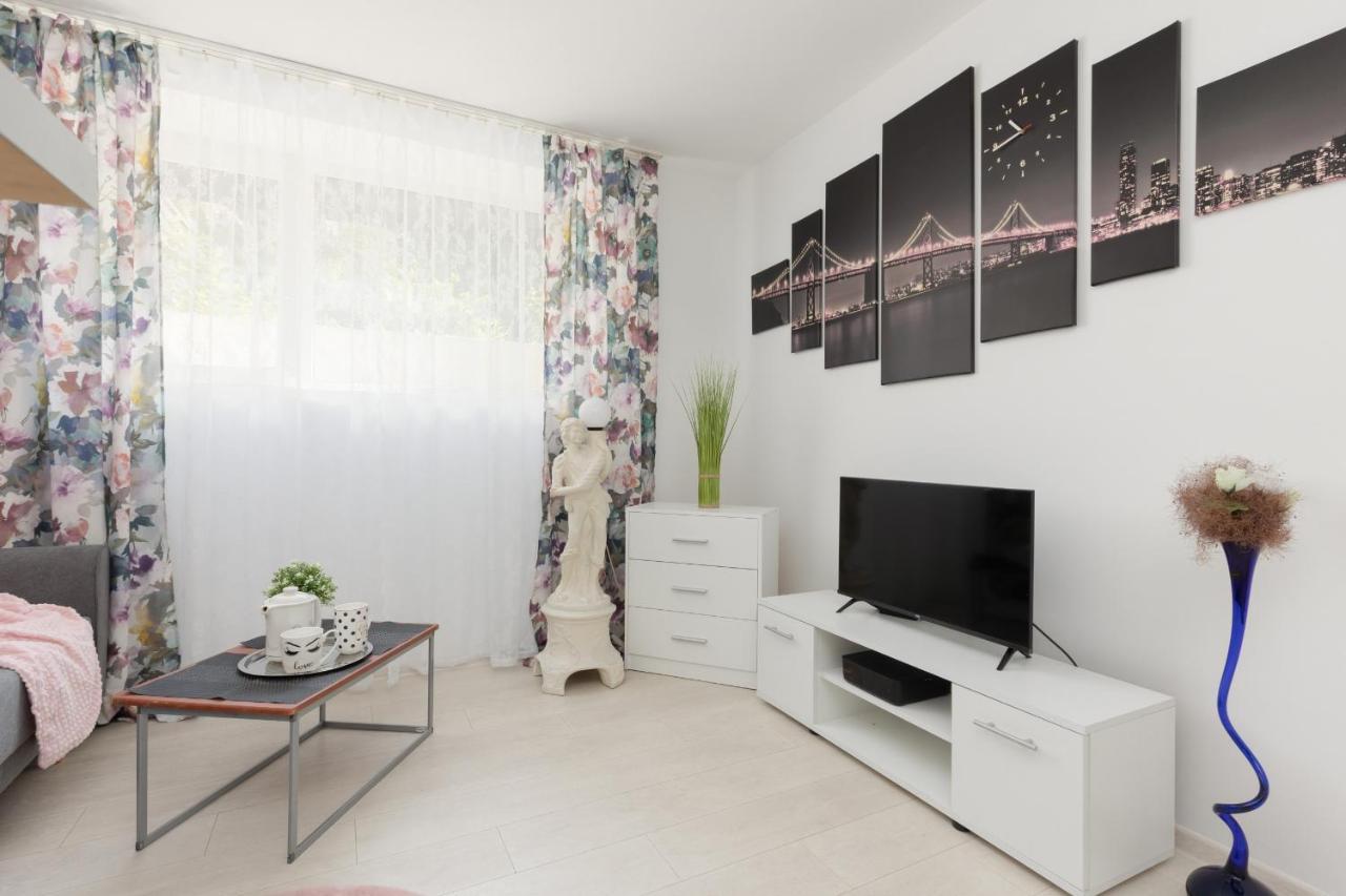 Affordable Underground Studio Near Pge Narodowy By Noclegi Renters Warschau Buitenkant foto