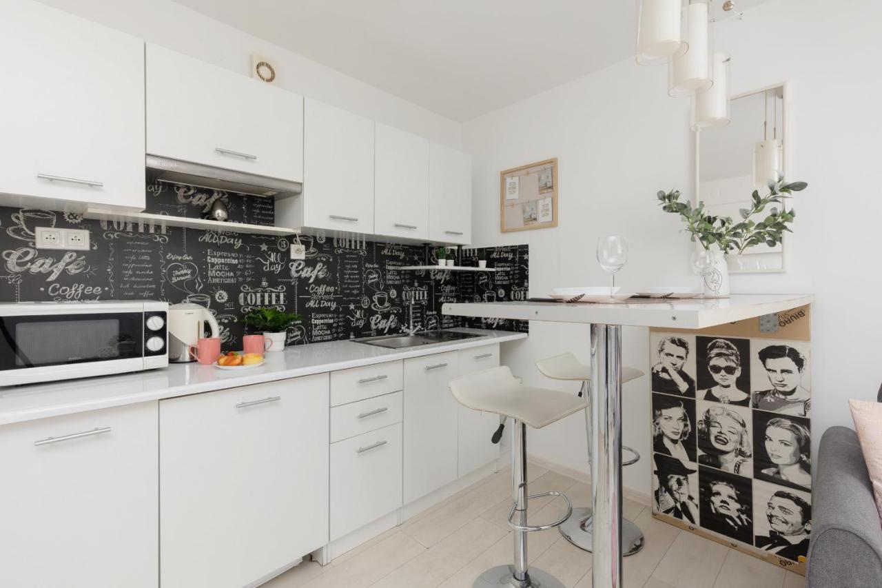 Affordable Underground Studio Near Pge Narodowy By Noclegi Renters Warschau Buitenkant foto