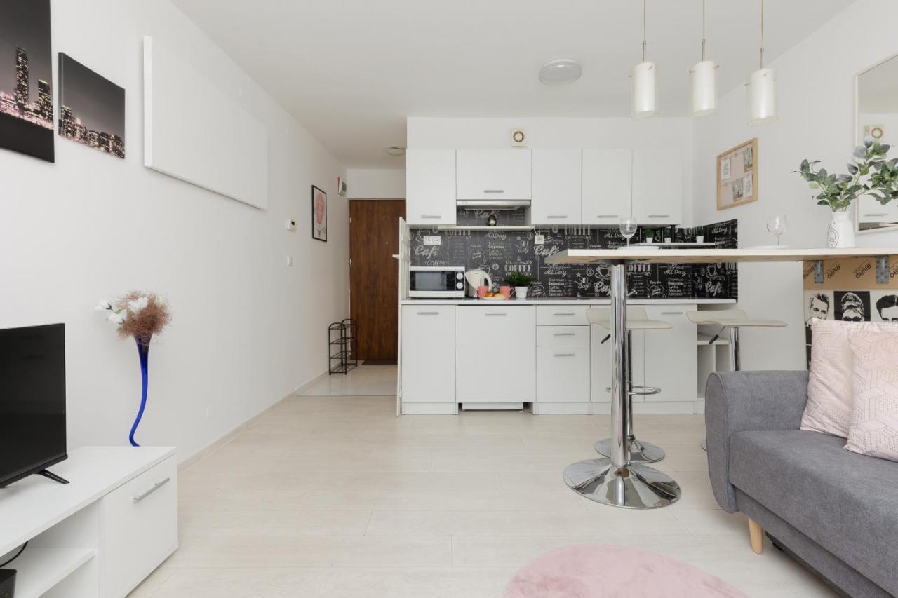 Affordable Underground Studio Near Pge Narodowy By Noclegi Renters Warschau Buitenkant foto
